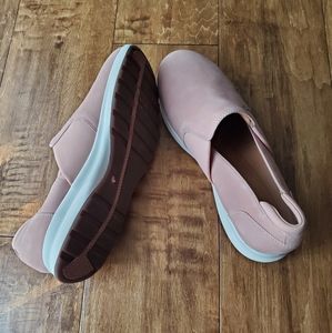 Antimicrobial pink clarks